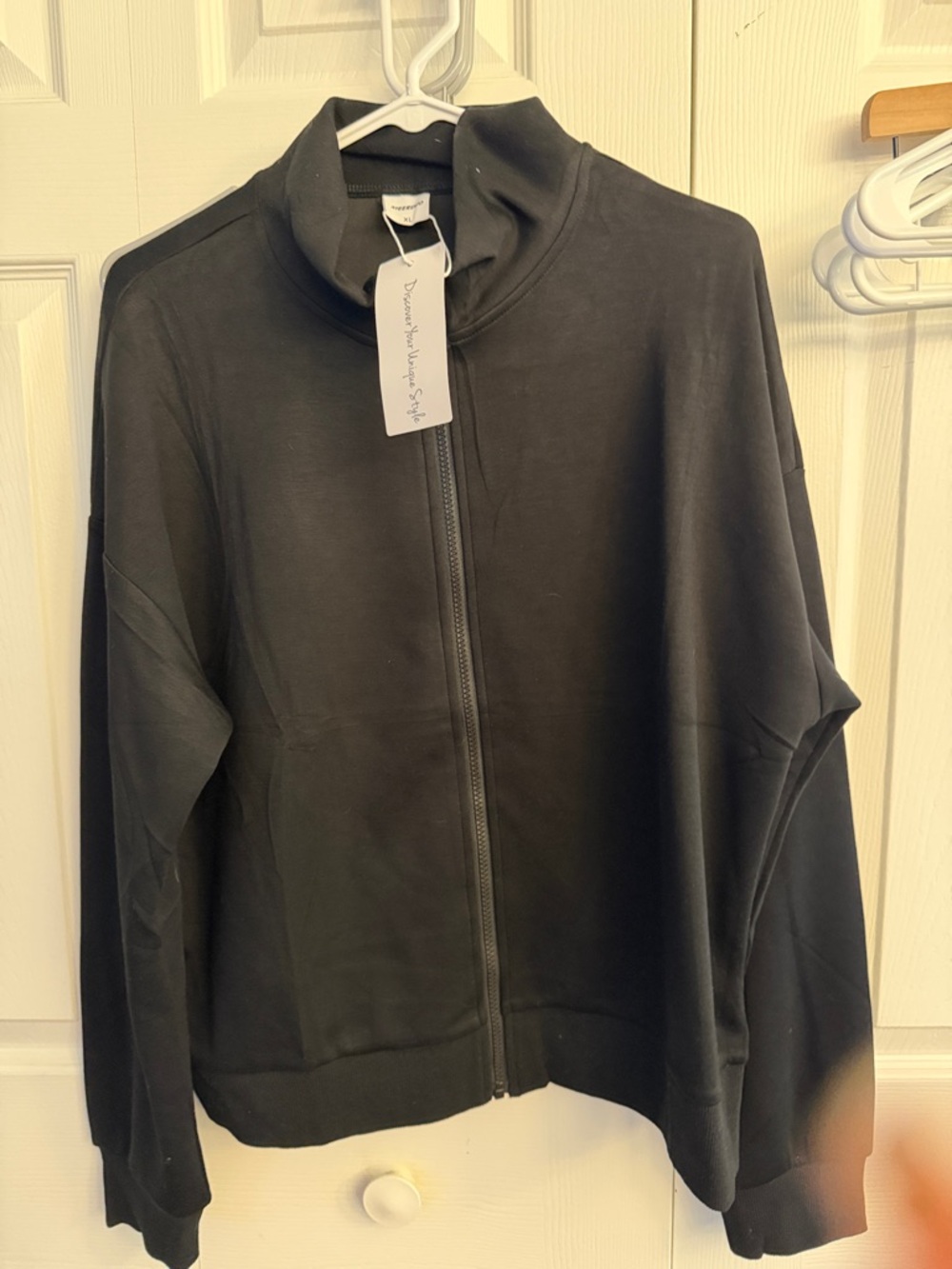 XIEERDUO XL Black Top with Clean Tag Detailing